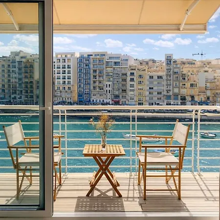 Seafront-top Location-close To Shops & Restaurants *